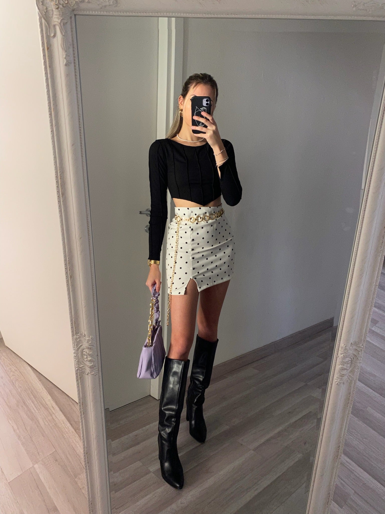 Maglia crop nera a costine con V - R.a. Boutique 