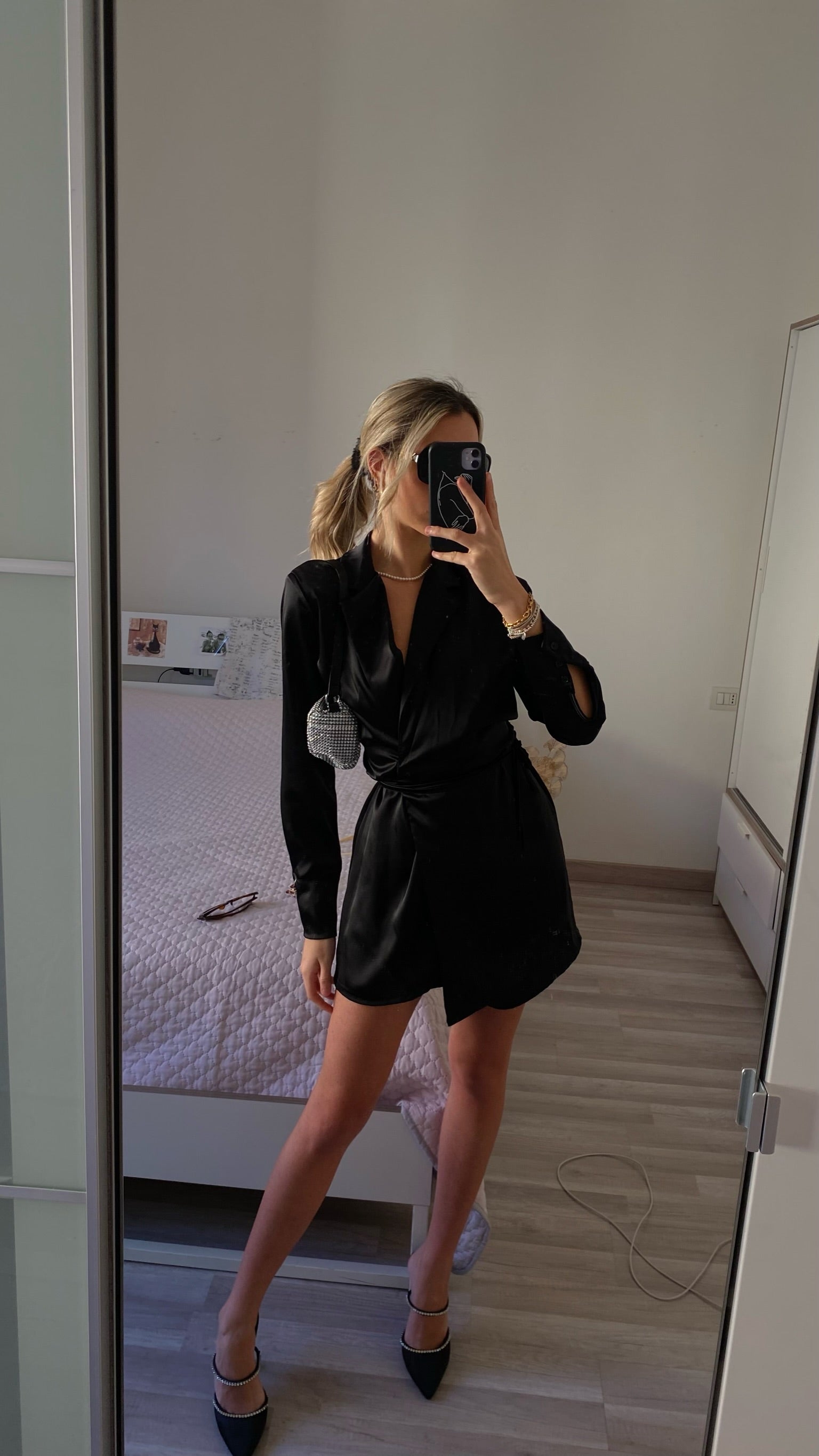 Abito in raso nero con cinturino - R.a. Boutique 