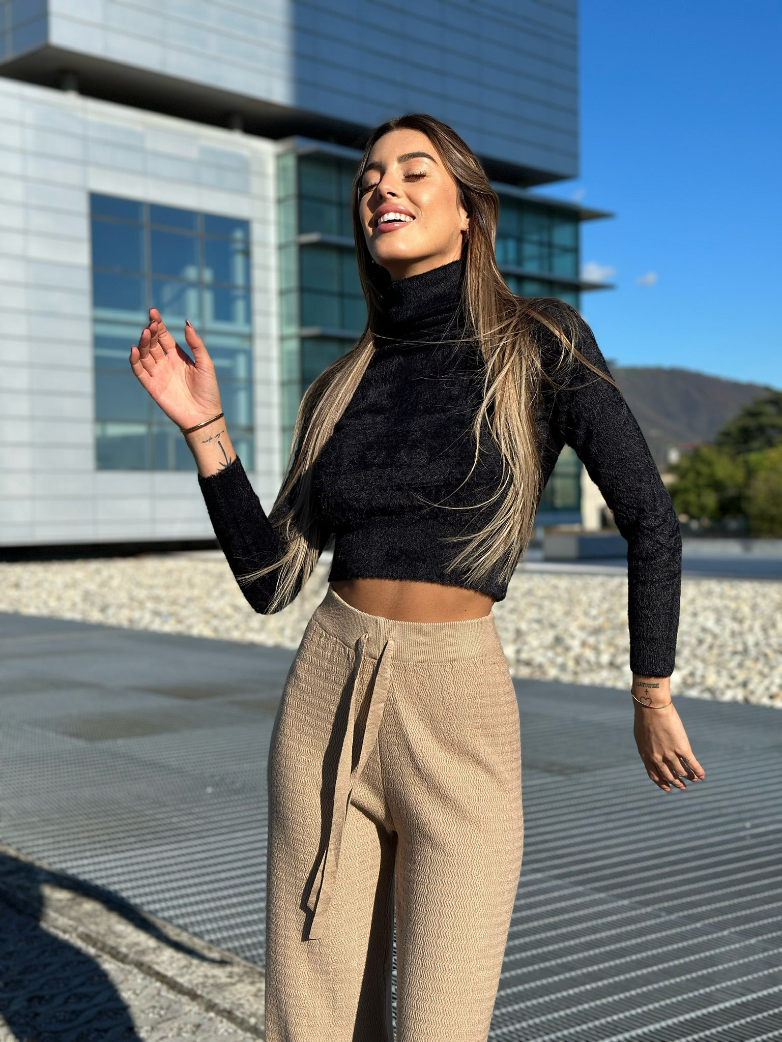 Maglioncino morbidissimo nero - R.a. Boutique 