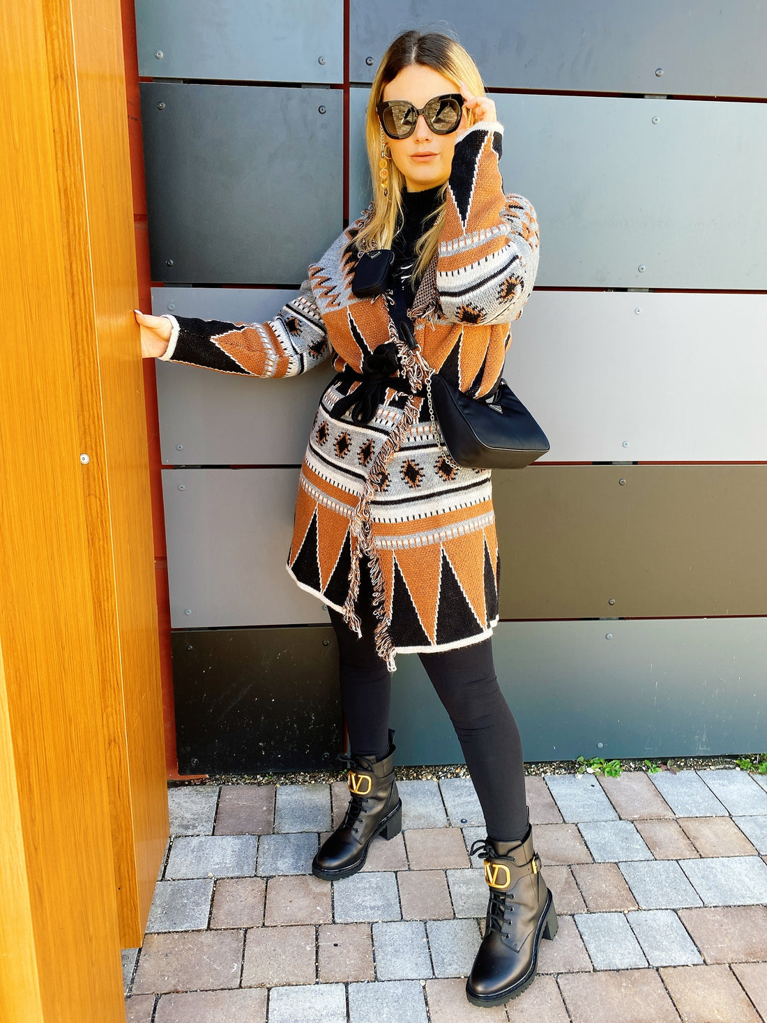 Cardigan camel con frange e cinta - R.a. Boutique 