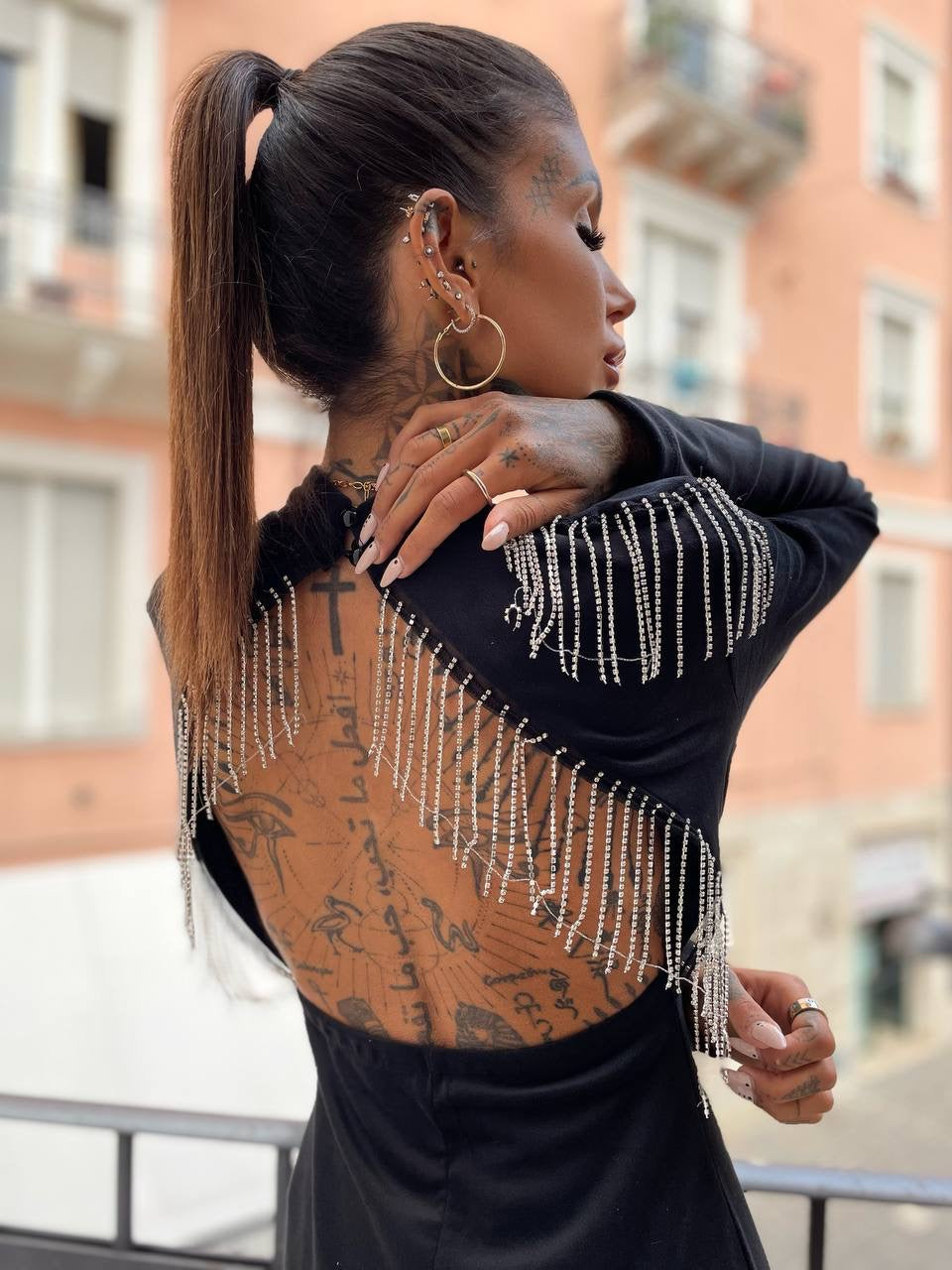 Abito in velluto Nero con schiena aperta e ciondoli - R.a. Boutique 