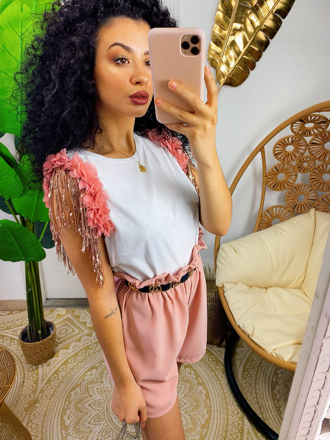 T-shirt con fiori e ciondoli - R.a. Boutique 