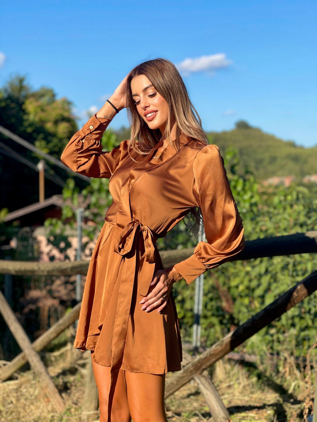 Abito in raso camel - R.a. Boutique 