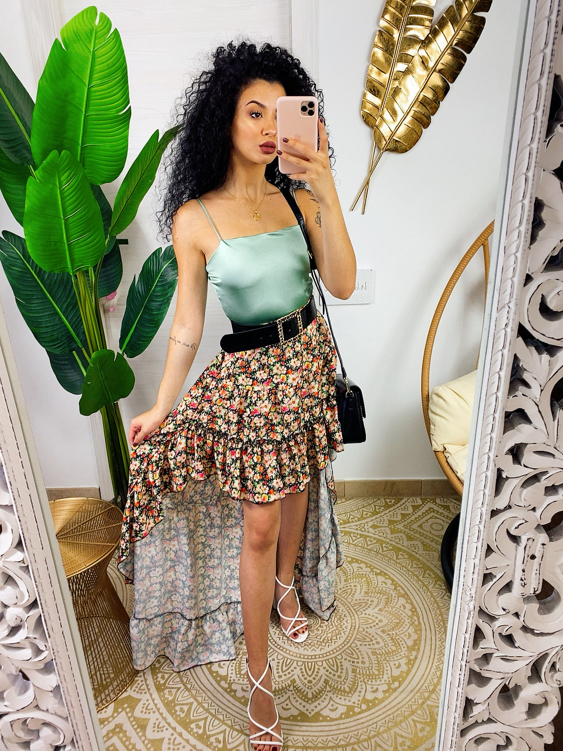 Maxi gonna con fiori corta davanti