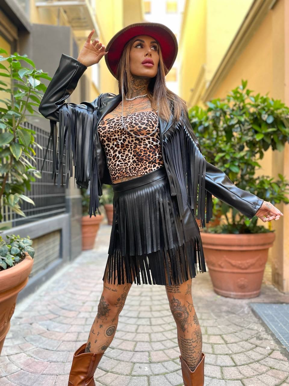 Giacca in ecopelle con frange nero - R.a. Boutique 