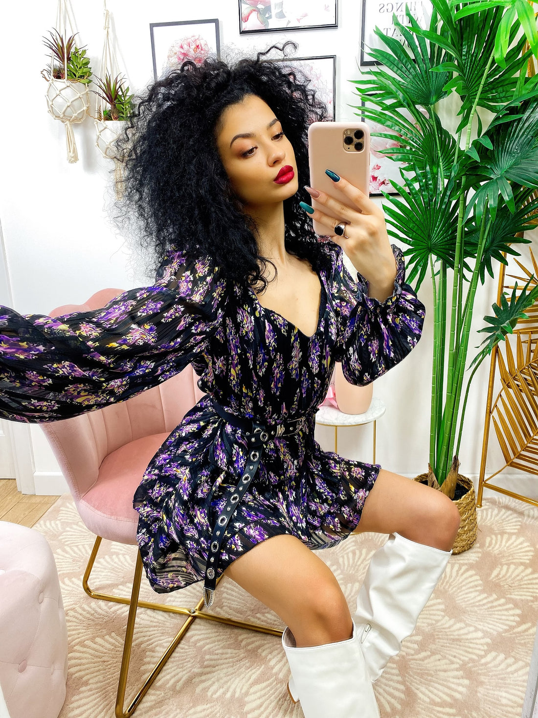 Abito scollato nero e ricami lilla - R.a. Boutique 