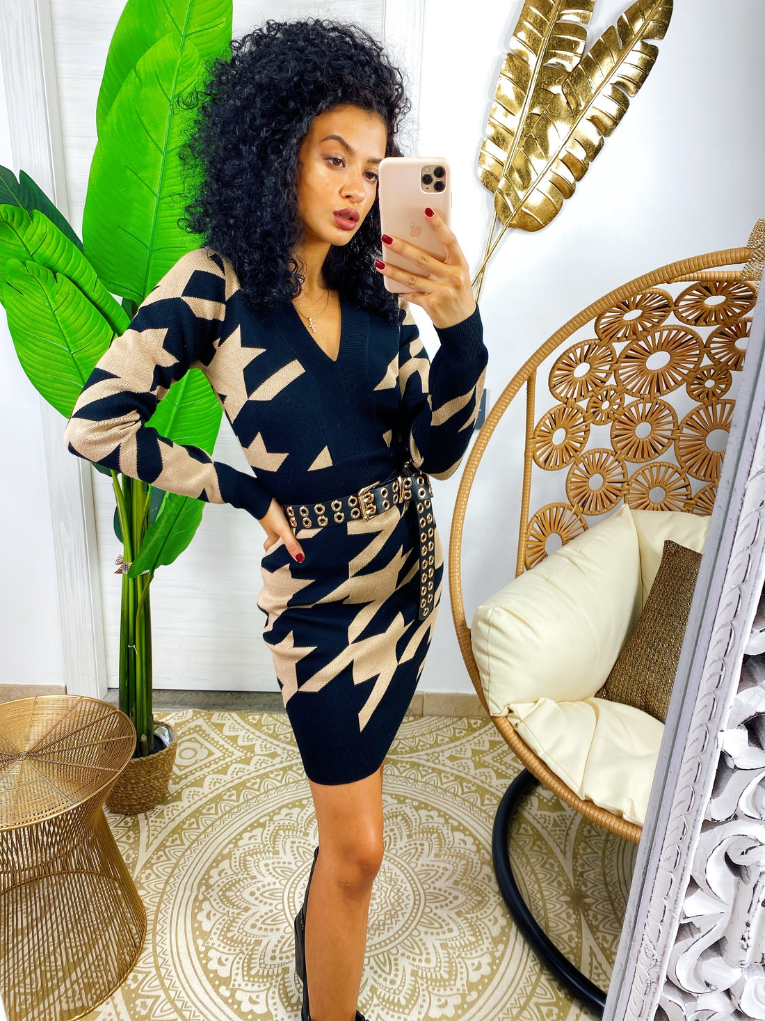 Abito in maglia aderente con scollo a V - R.a. Boutique 