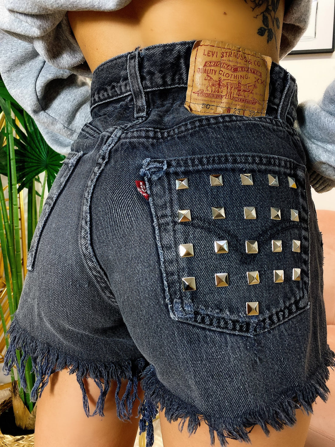 Short Levi’s Vintage Nero con Borchie sfrangiato - R.a. Boutique 