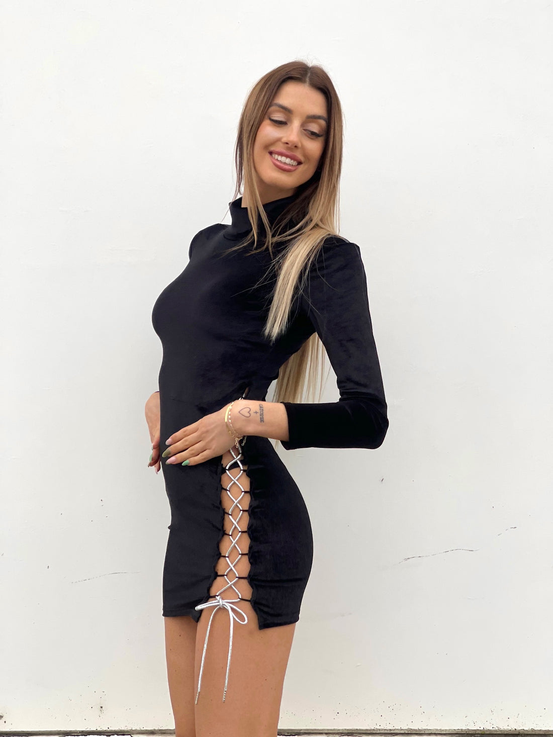 Abito velvet nero con stringhe - R.a. Boutique 