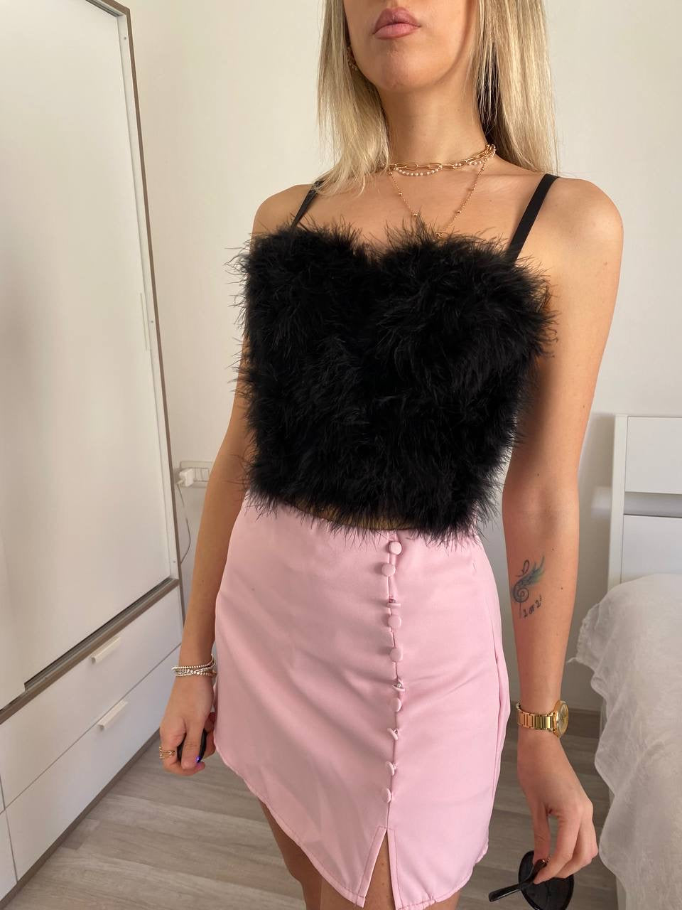 Top nero con piume - R.a. Boutique 