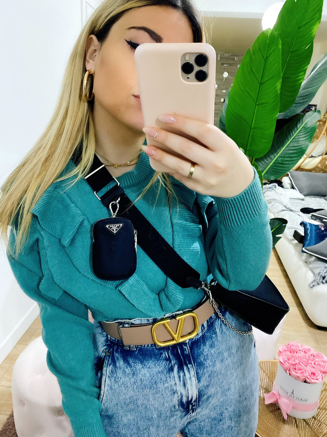 Maglione con V e rouches - R.a. Boutique 