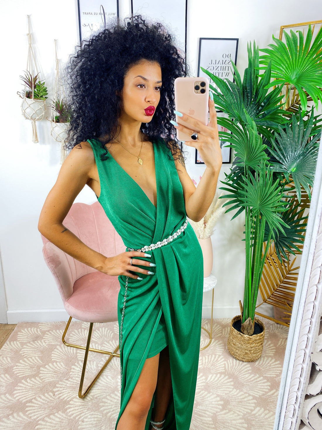 Abito aderente con scollo a V e spacco verde - R.a. Boutique 