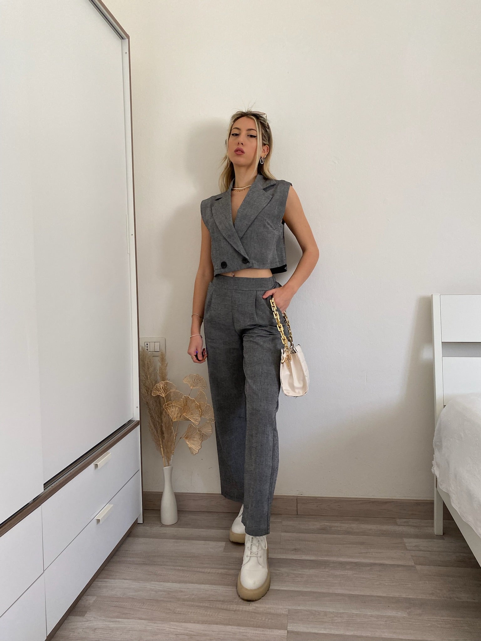 Completo top crop e pantalone grigio - R.a. Boutique 