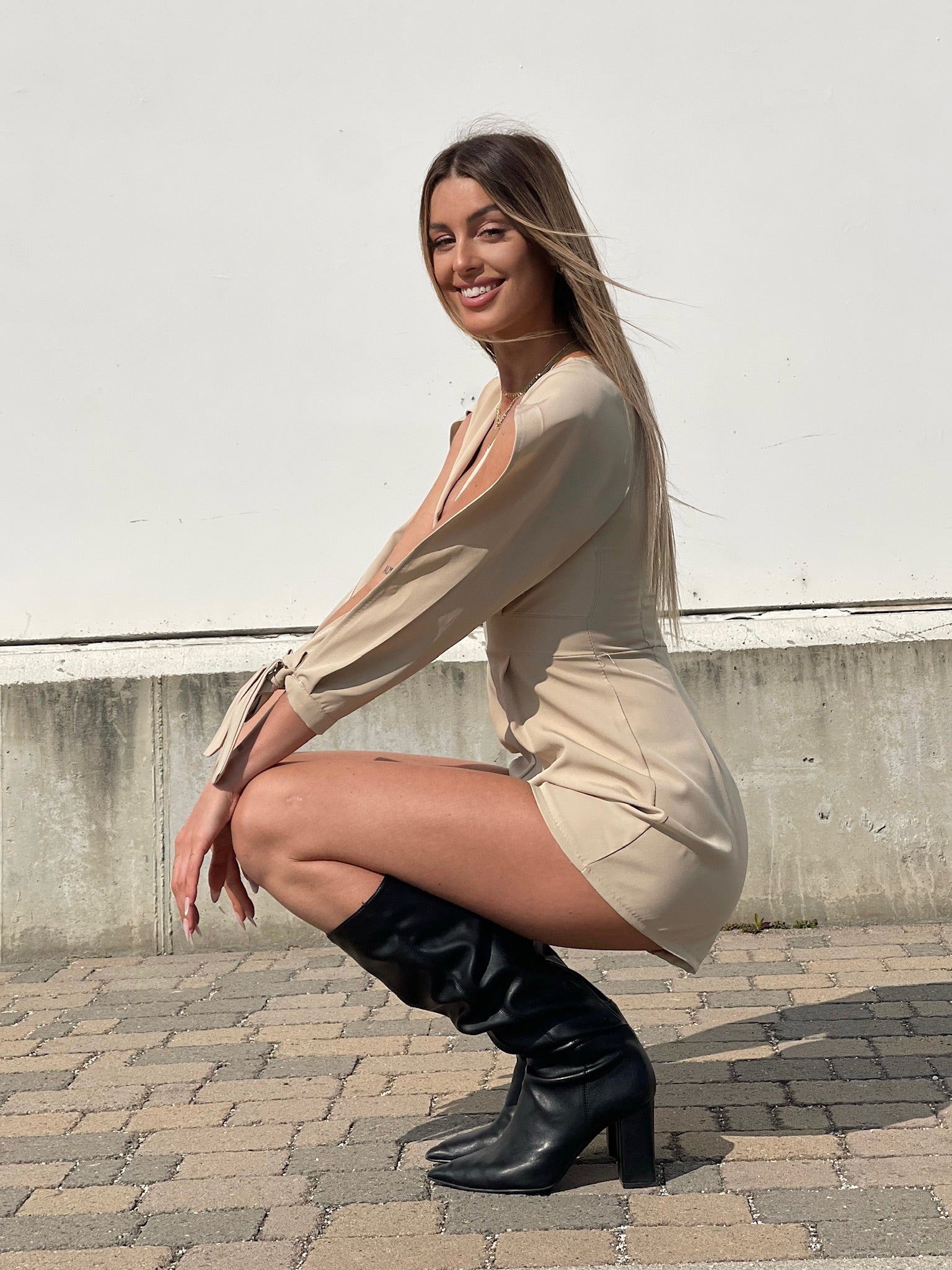 Tutina beige con fiocchetti - R.a. Boutique 