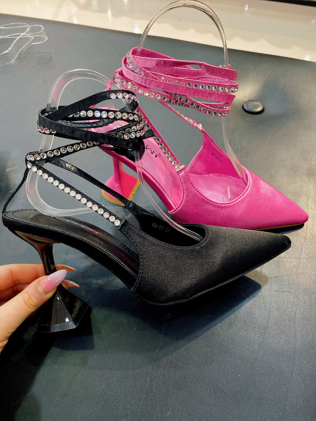 Sandali con strass nero - R.a. Boutique 