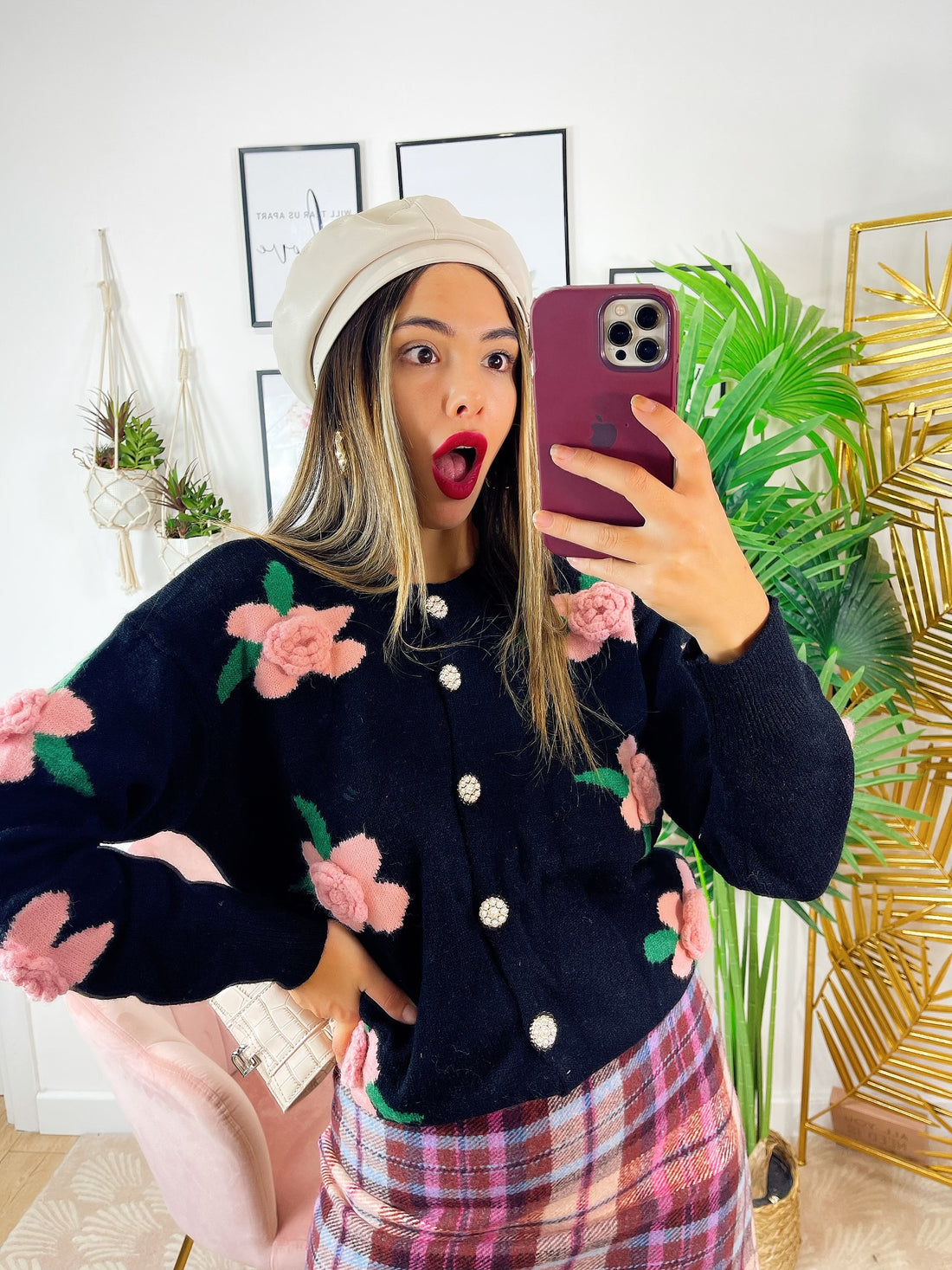 Cardigan nero con rose - R.a. Boutique 