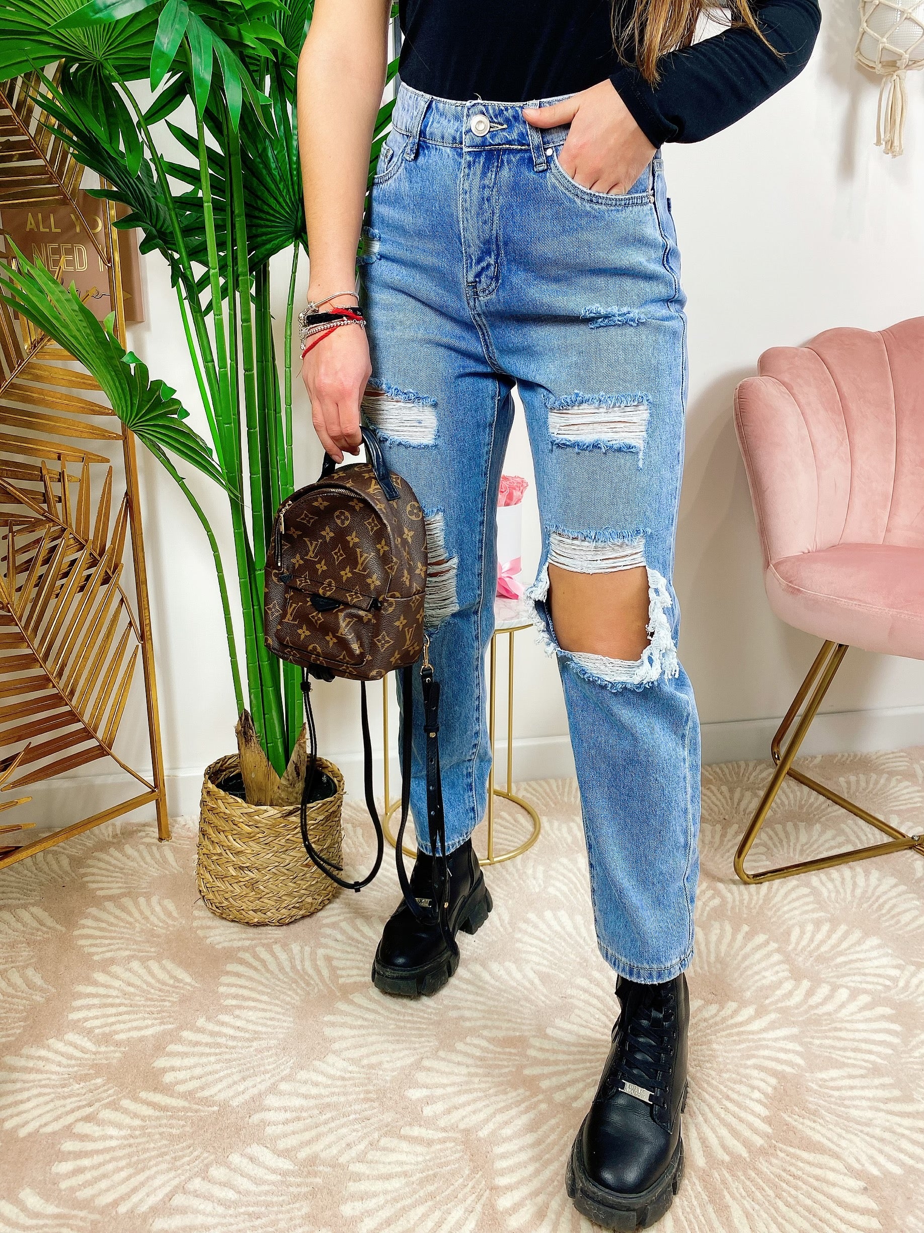 Jeans con strappi - R.a. Boutique 