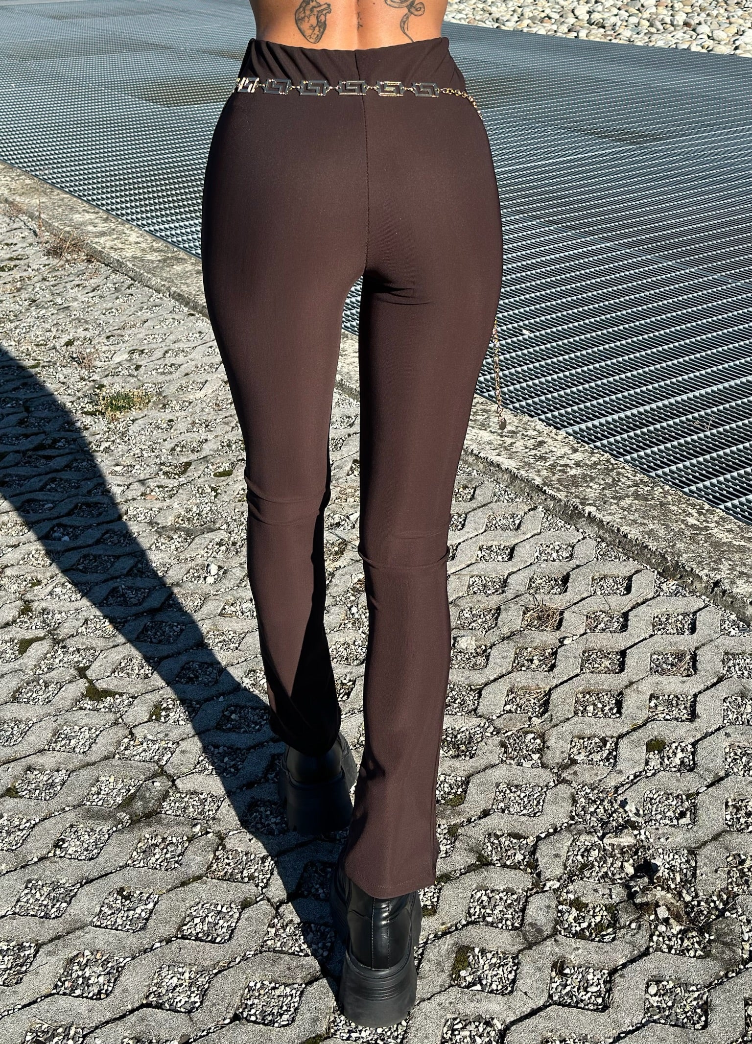 Pantalone con spacchetto marrone - R.a. Boutique 