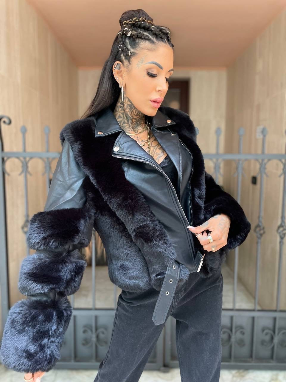 Giaccone nero con eco-pelo - R.a. Boutique 