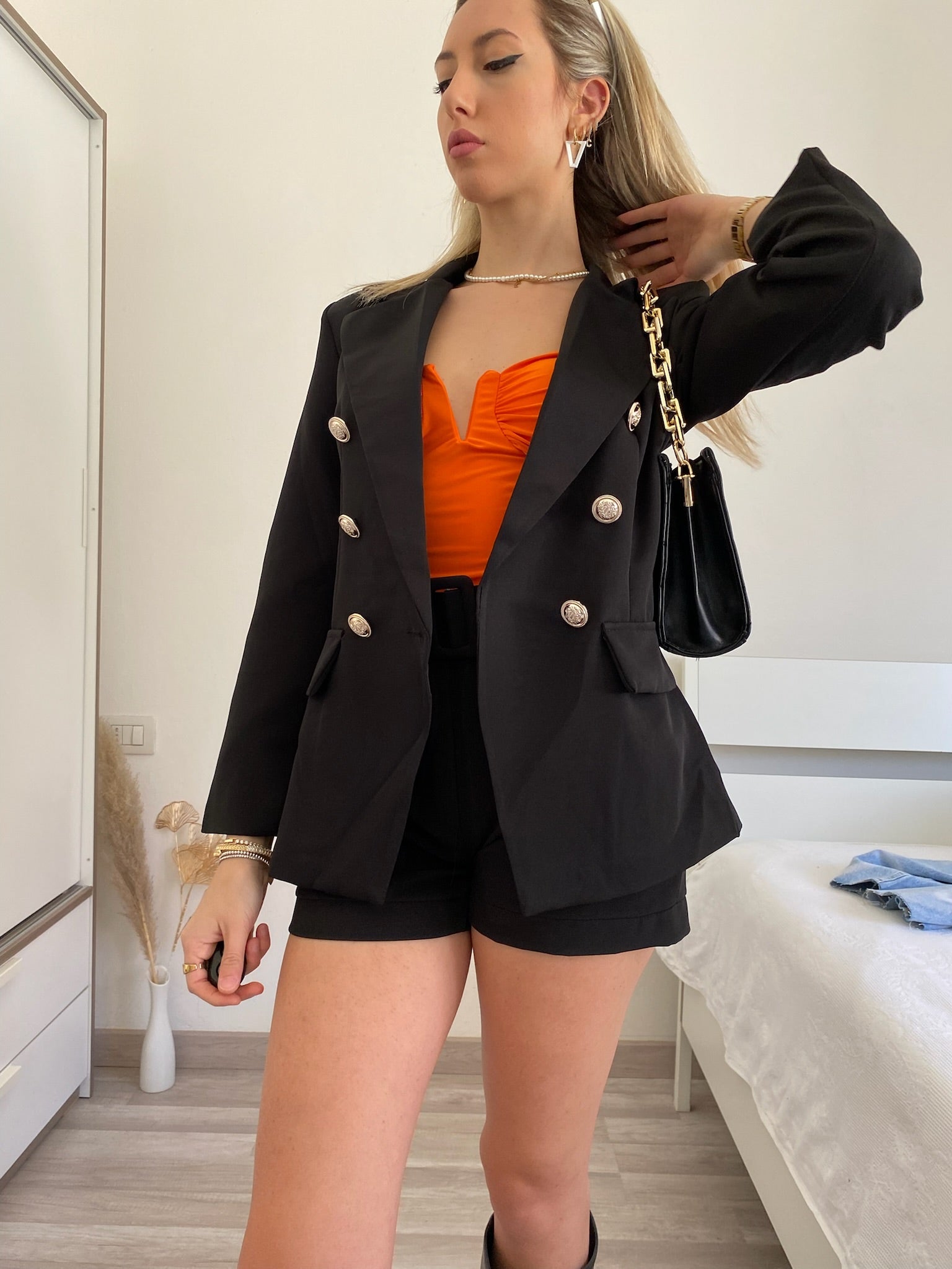 Completo giacca con bottoni e short nero - R.a. Boutique 