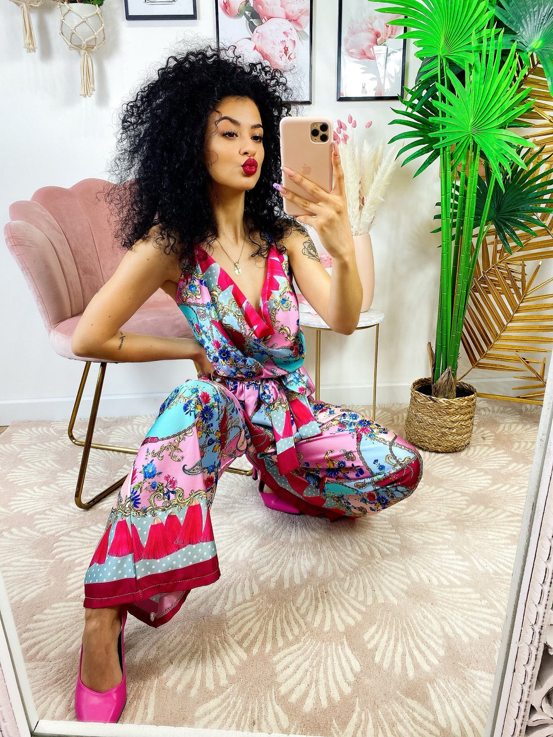 Tuta intera con stampa rosa verdeacqua dettaglio Fuxia - R.a. Boutique 