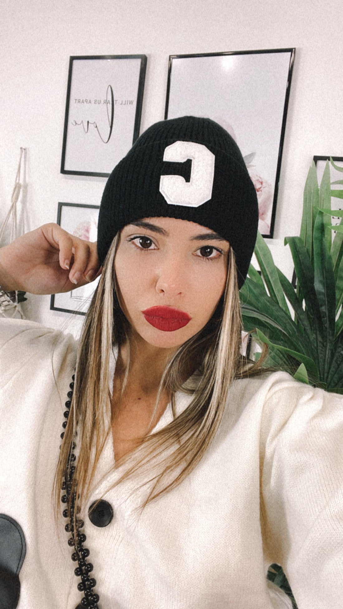 Cappello nero con C - R.a. Boutique 