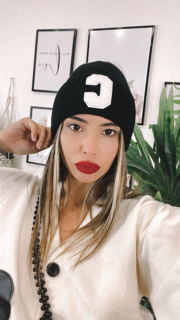 Cappello nero con C - R.a. Boutique 