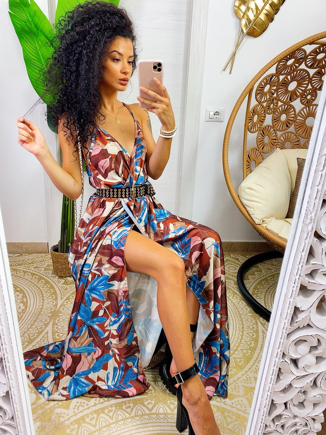 Abito in raso floreale con maxi spacco con foglie - R.a. Boutique 