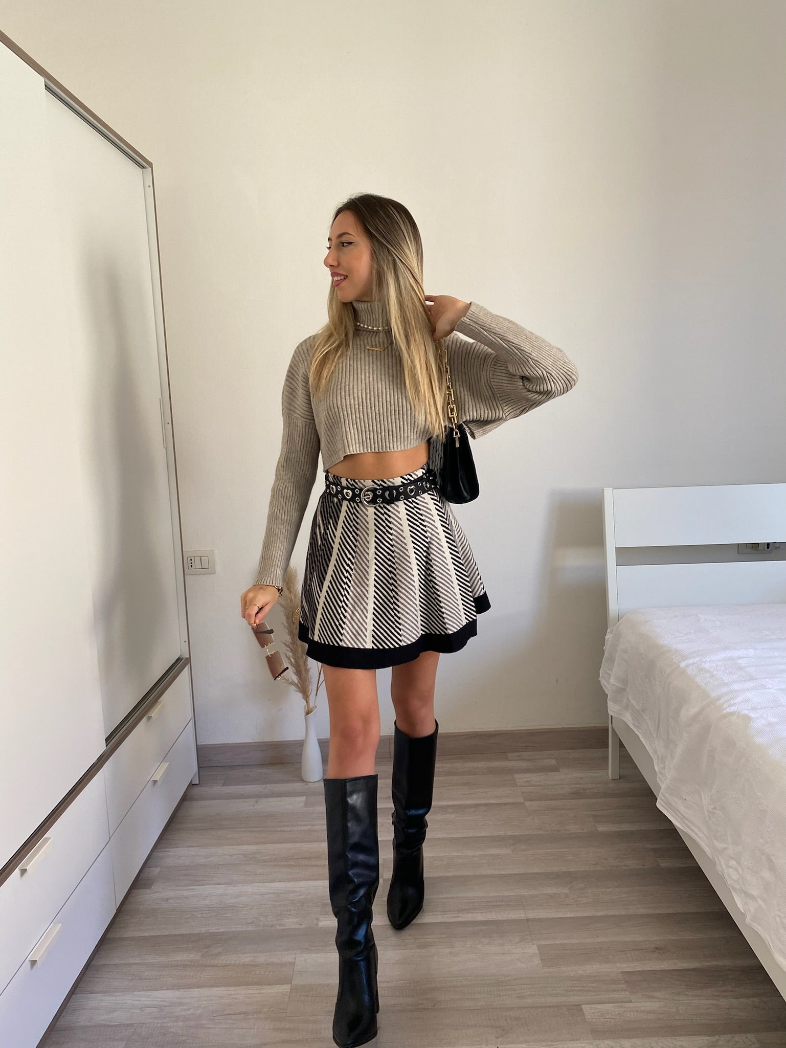 Maglione crop beige - R.a. Boutique 