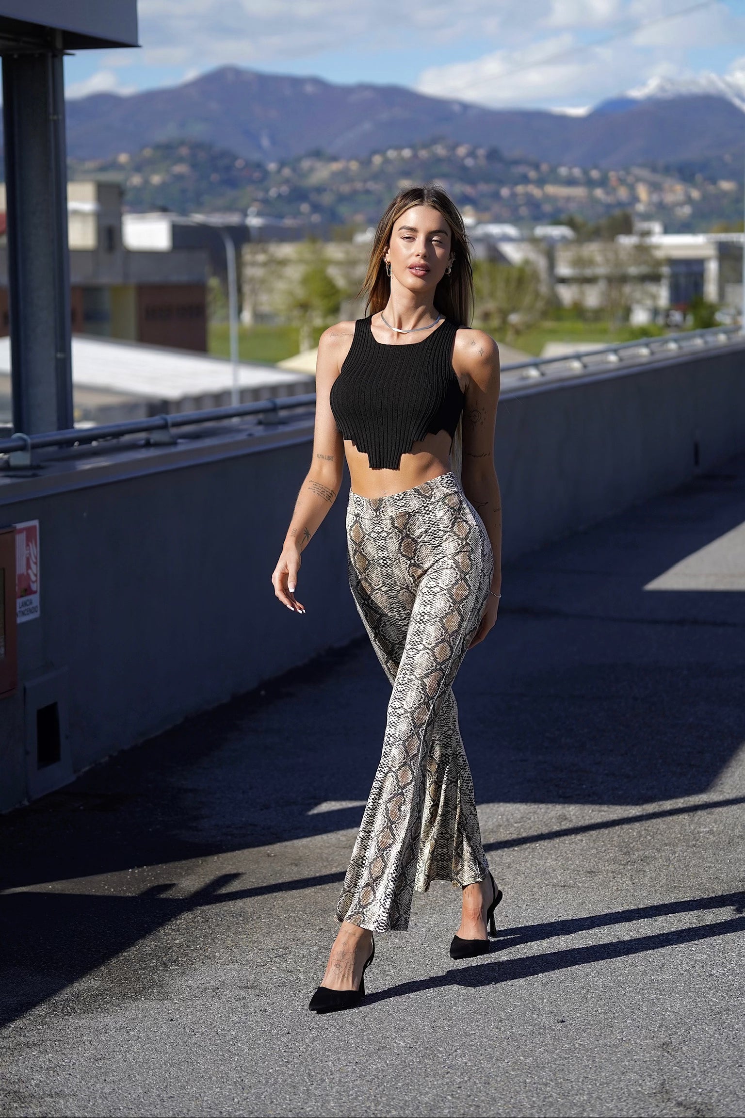 Top crop nero zigzag - R.a. Boutique 