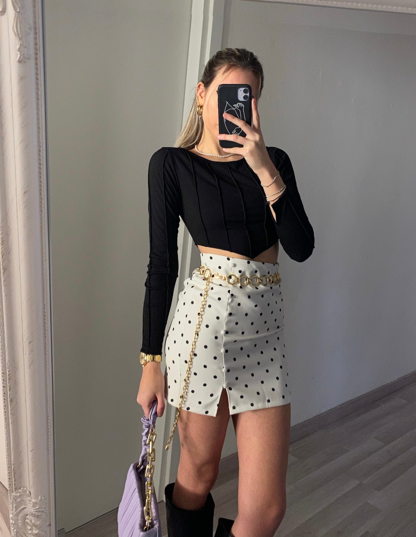 Maglia crop nera a costine con V - R.a. Boutique 