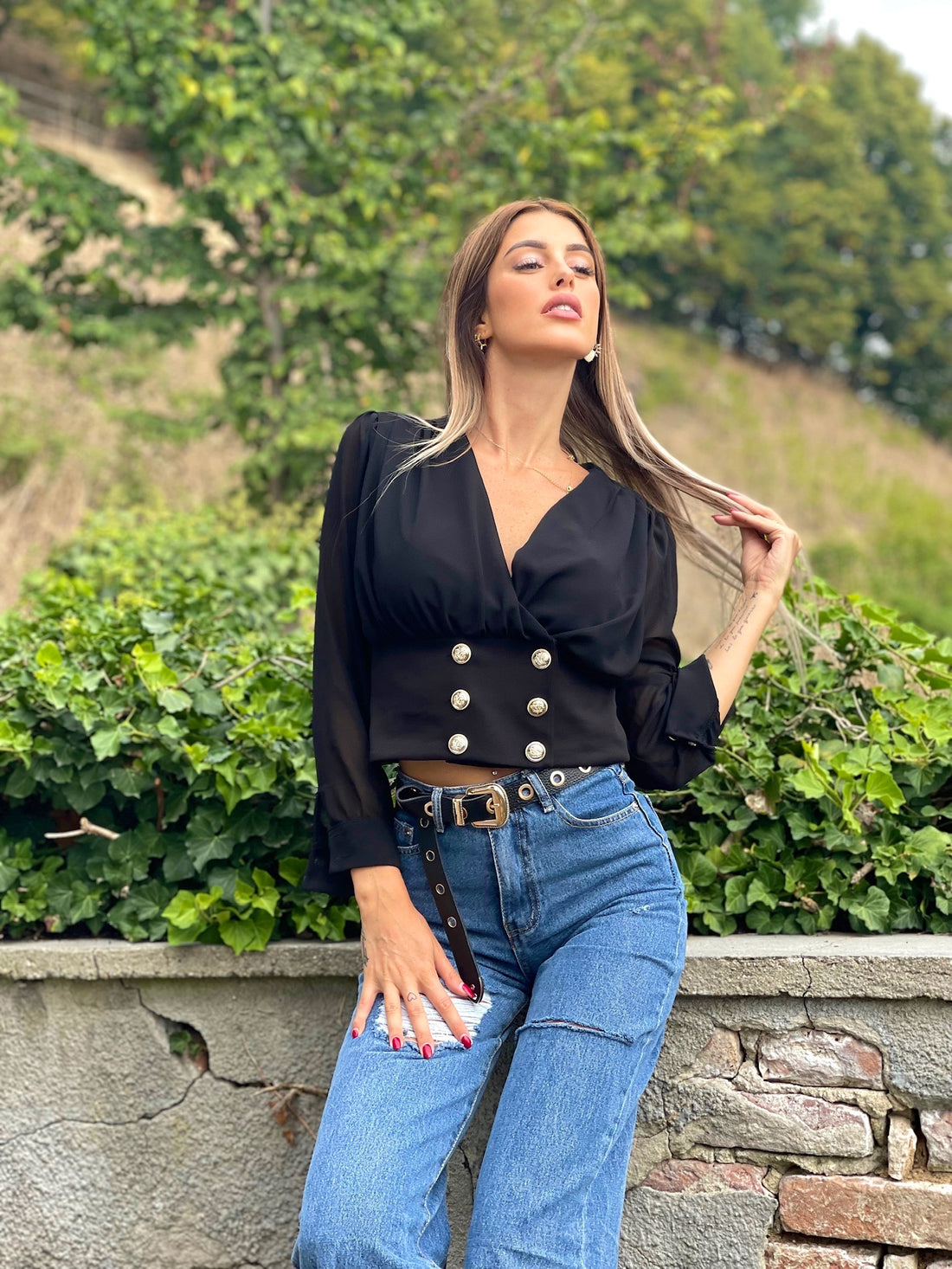 Blusa nera bottoncini oro - R.a. Boutique 