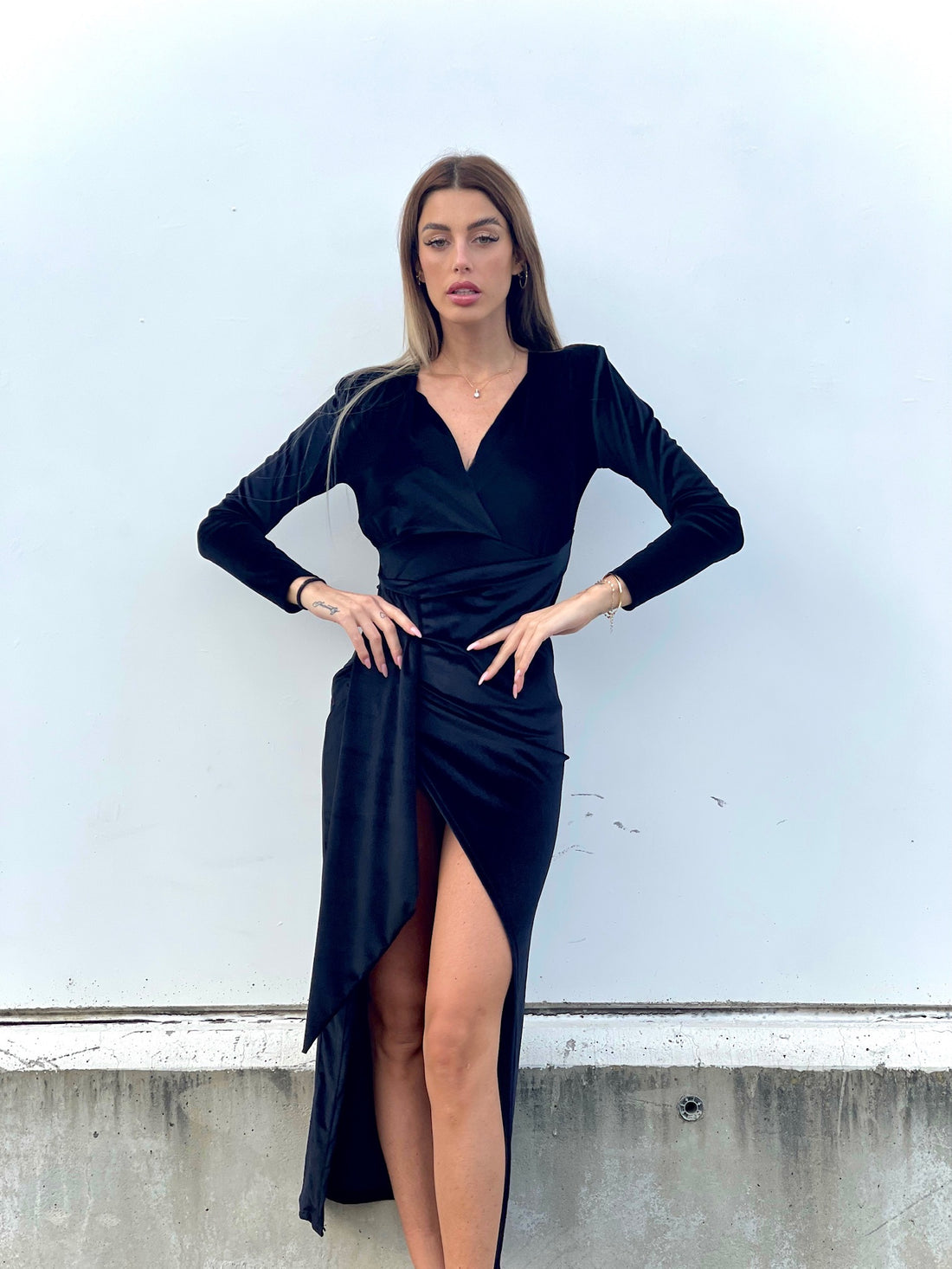 Abito lungo in velluto con maxi spacco Nero - R.a. Boutique 