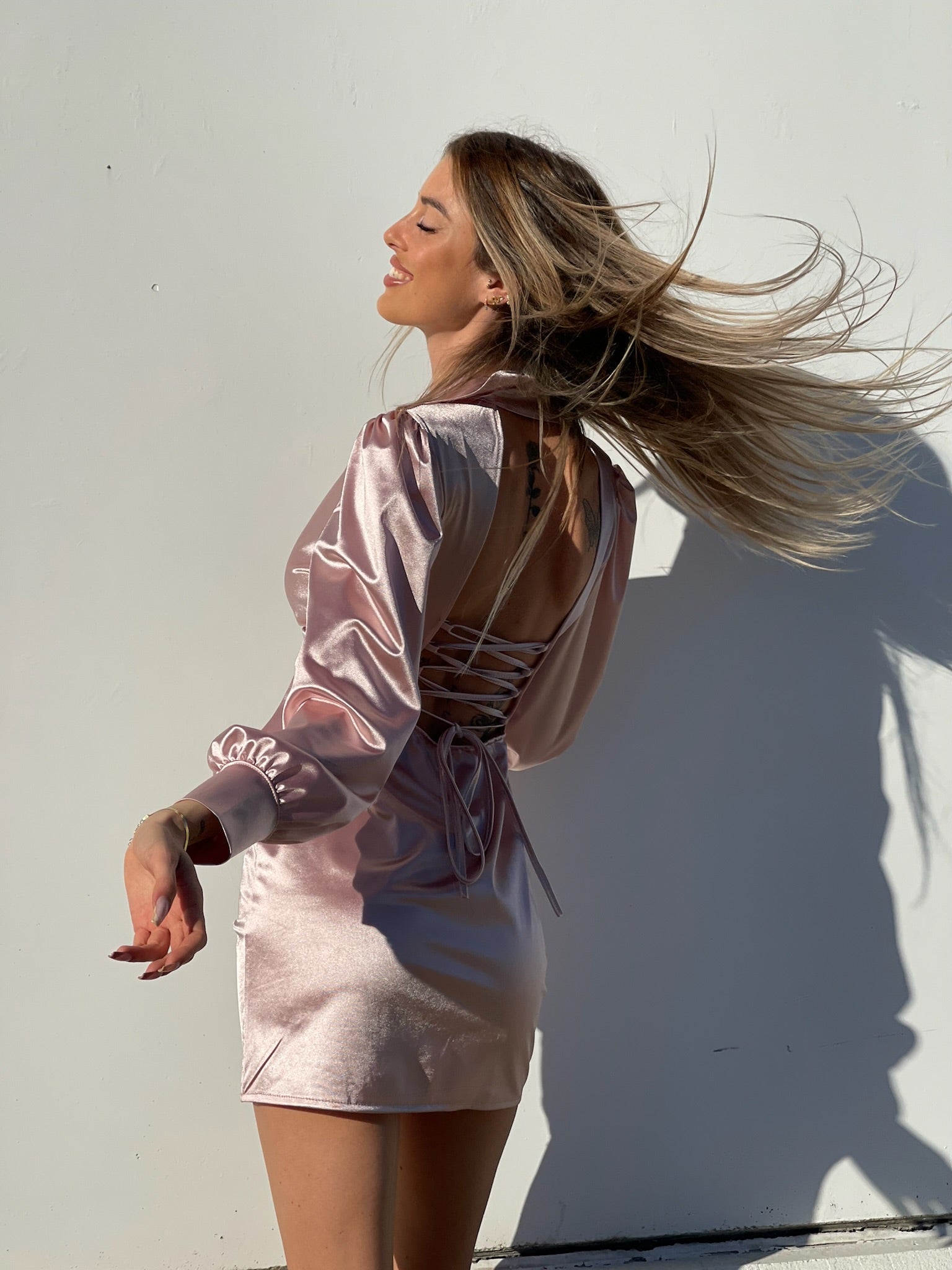 Abito in raso cipria schiena aperta - R.a. Boutique 