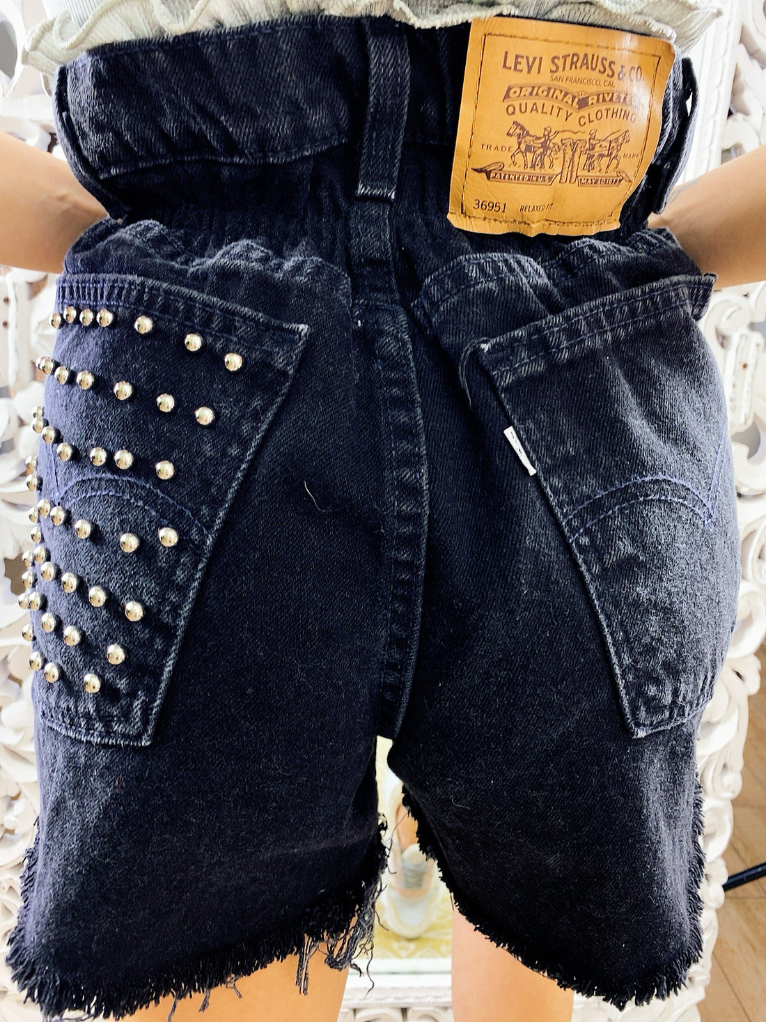 Short Vintage Levi’s nero con borchie argento - R.a. Boutique 
