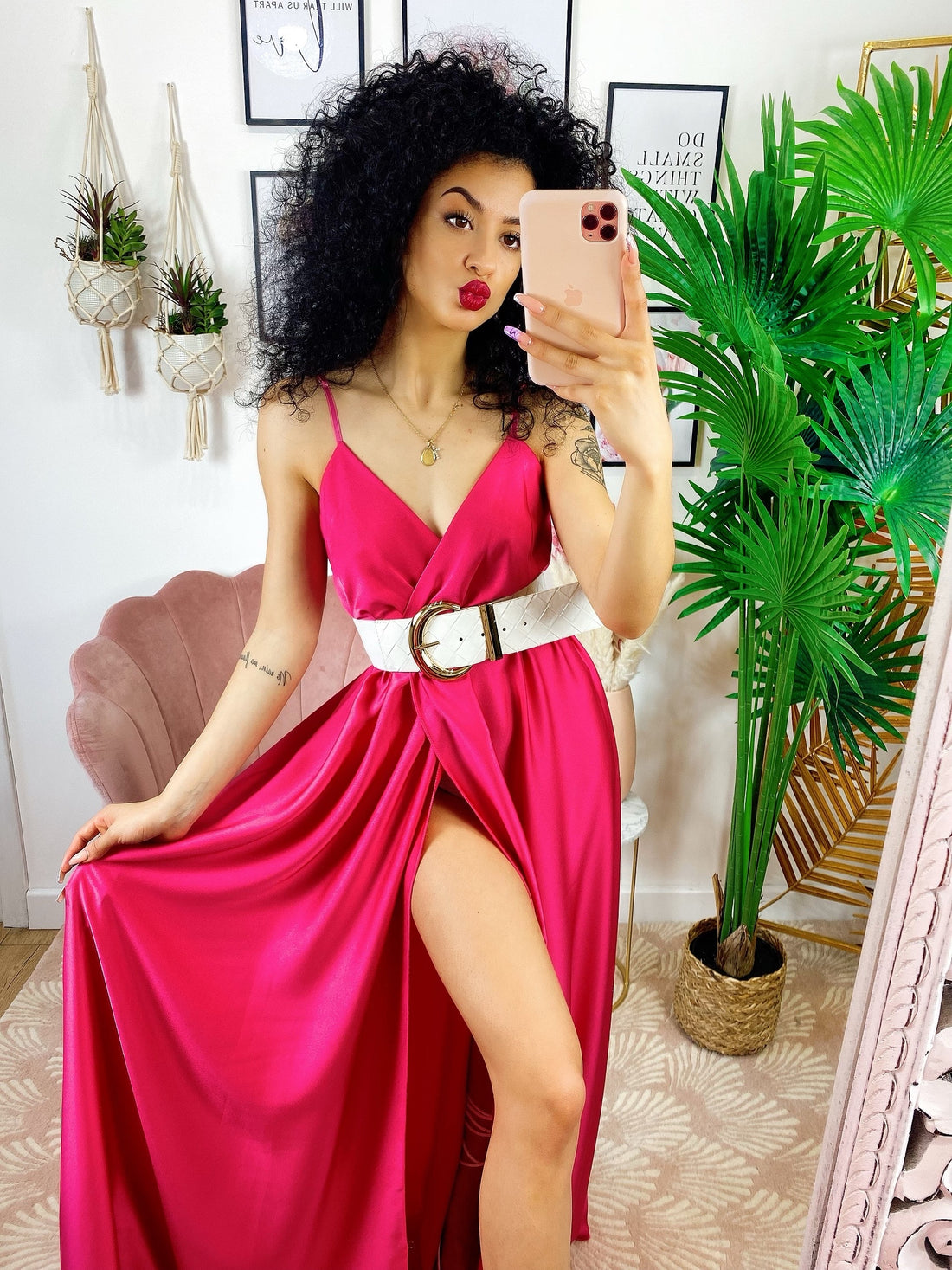 Abito in raso con maxi spacco fuxia - R.a. Boutique 