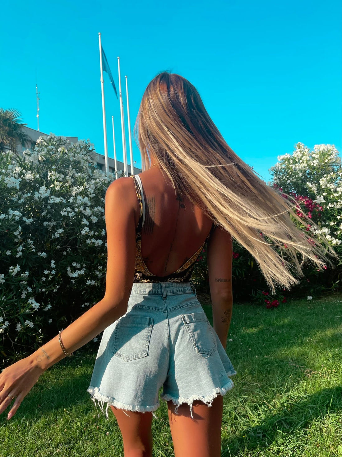 Short in jeans leggermente sfrangiato - R.a. Boutique 