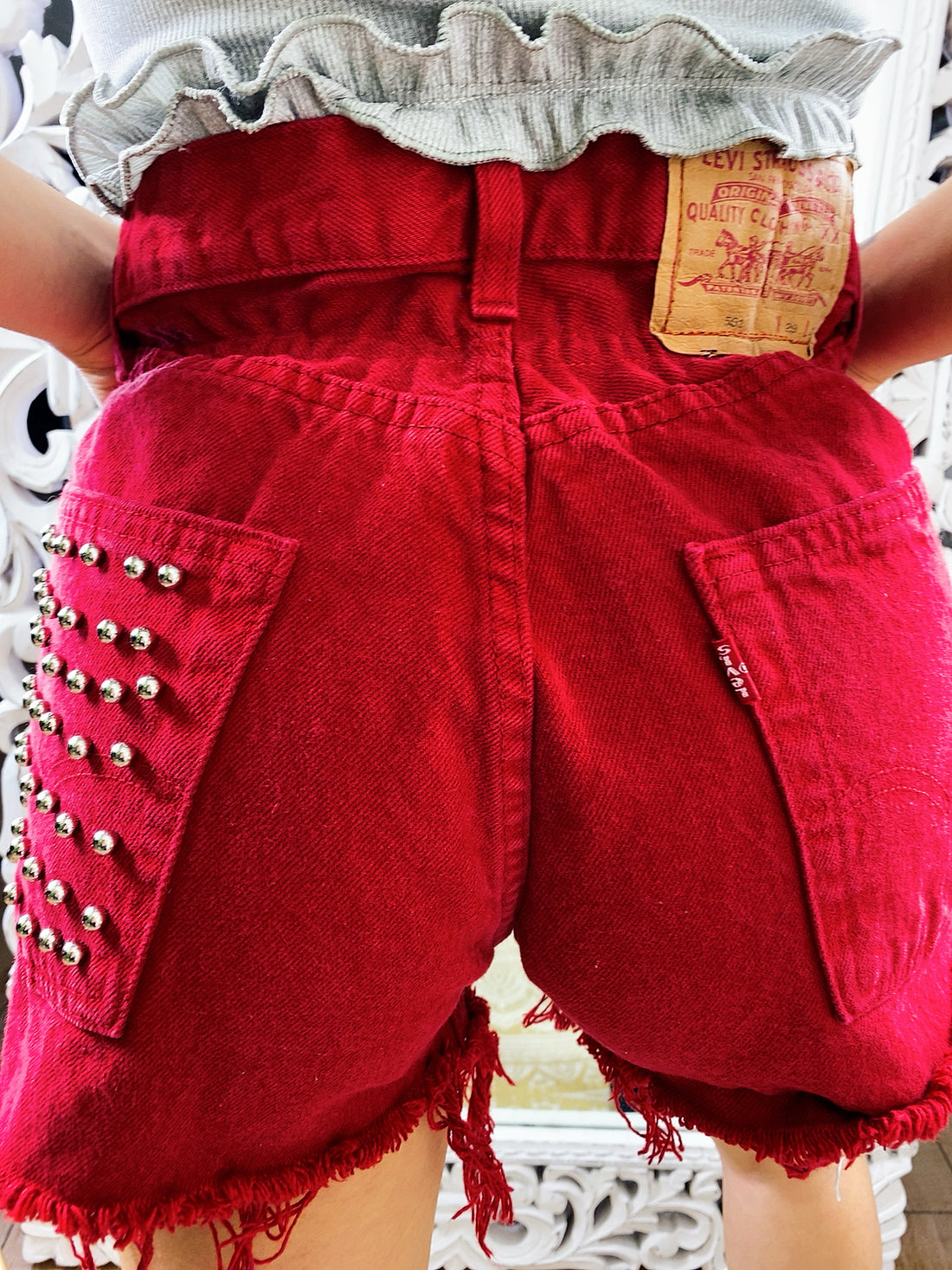 Short Vintage Levi’s rosso con borchie argento - R.a. Boutique 