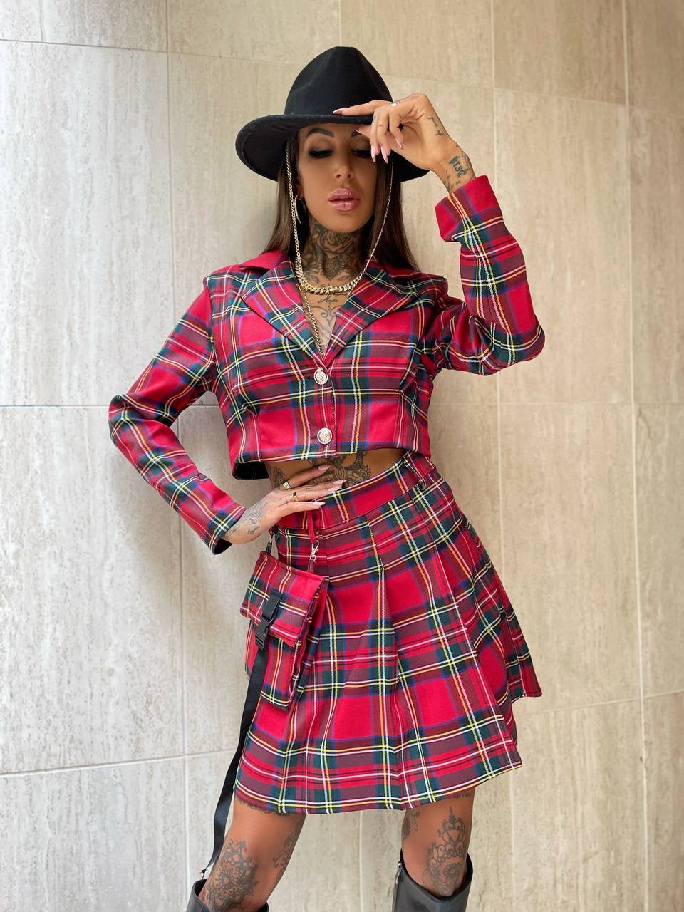 Completo giacca corta e gonna scozzese rosso - R.a. Boutique 