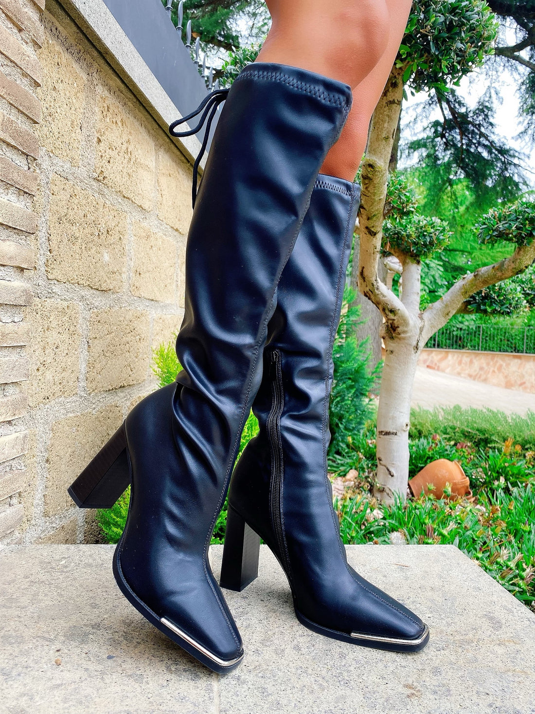 Stivale alto nero con dettaglio argento - R.a. Boutique 