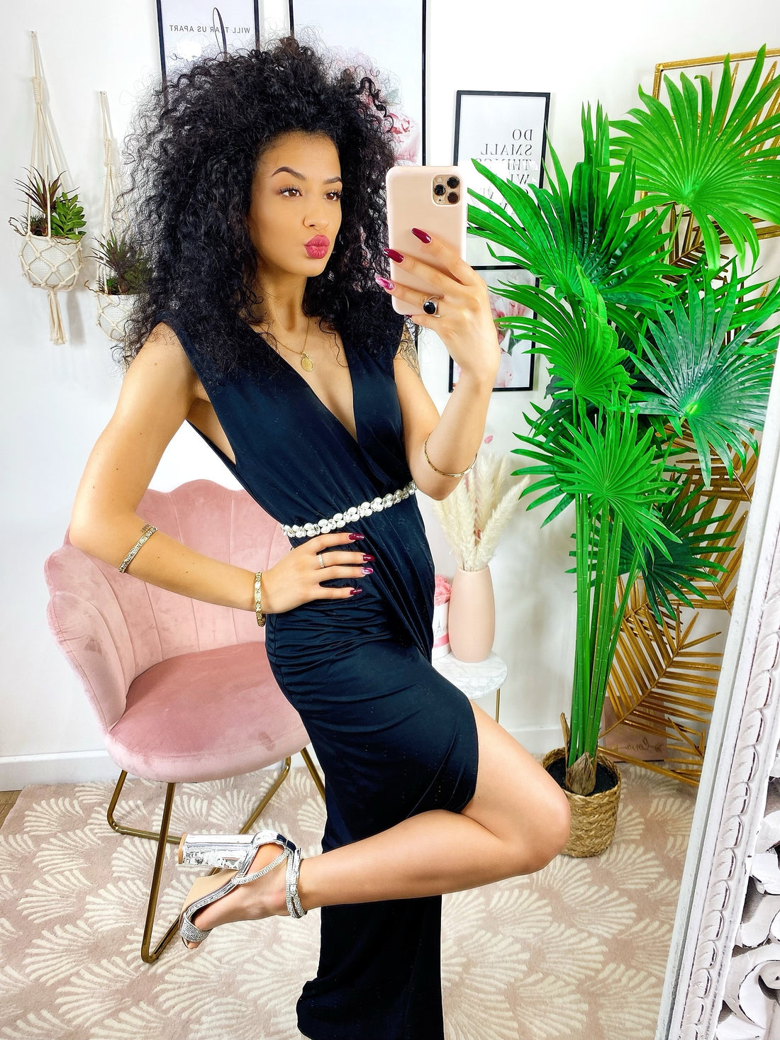 Abito aderente con scollo a V e spacco nero - R.a. Boutique 