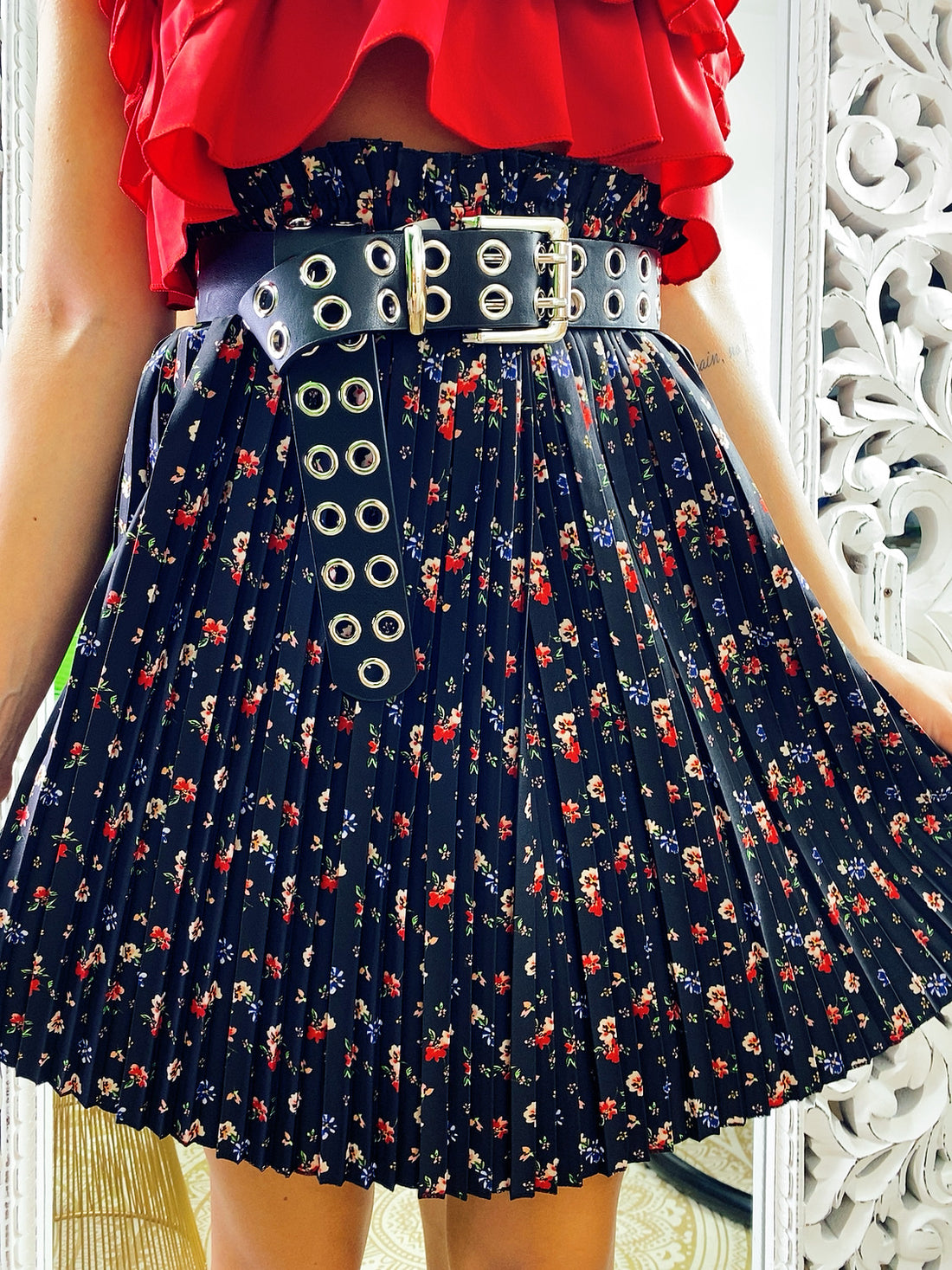 Gonna a pieghine nera con fiorellini - R.a. Boutique 