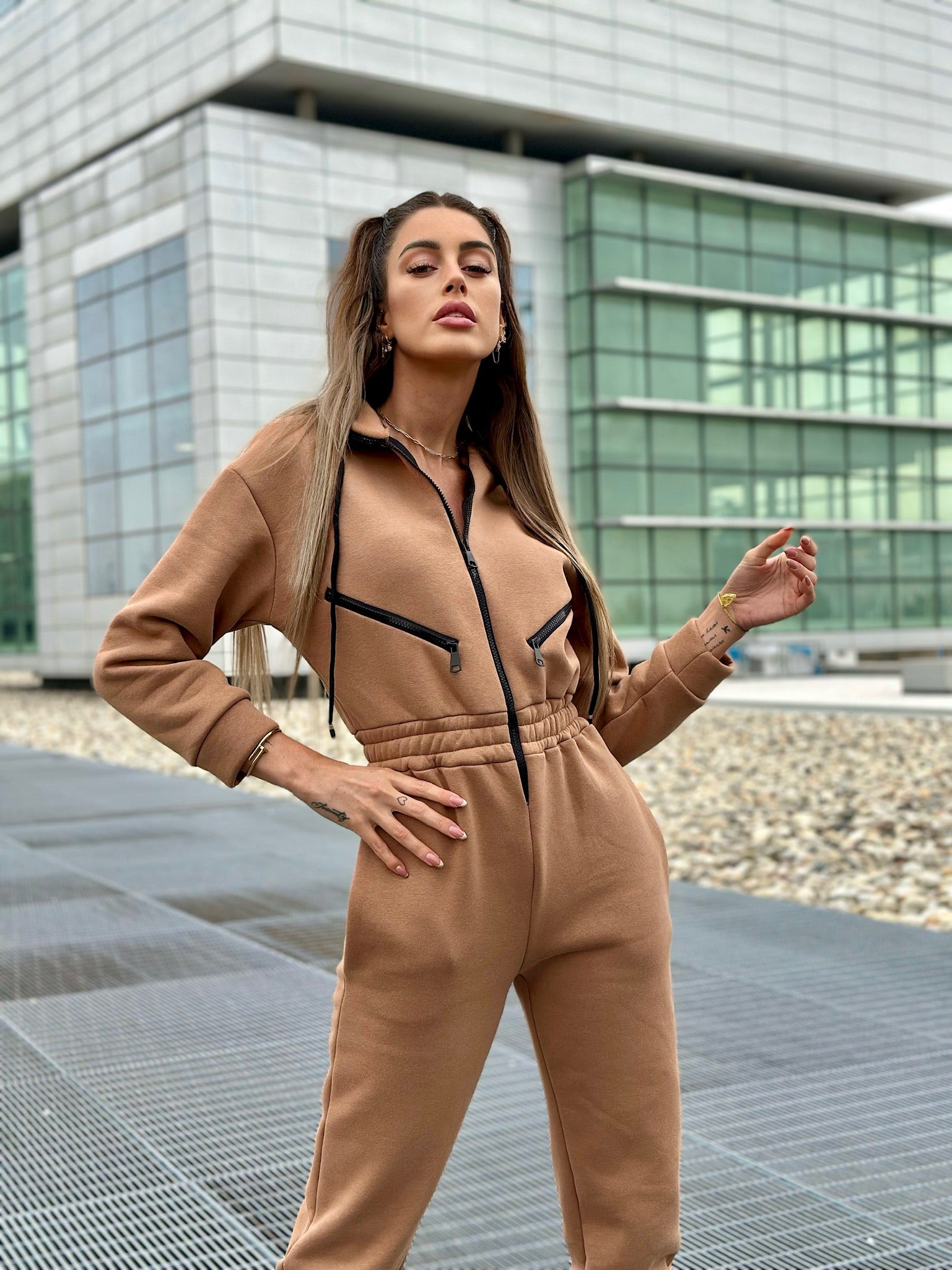 Tuta intera Camel con zip - R.a. Boutique 