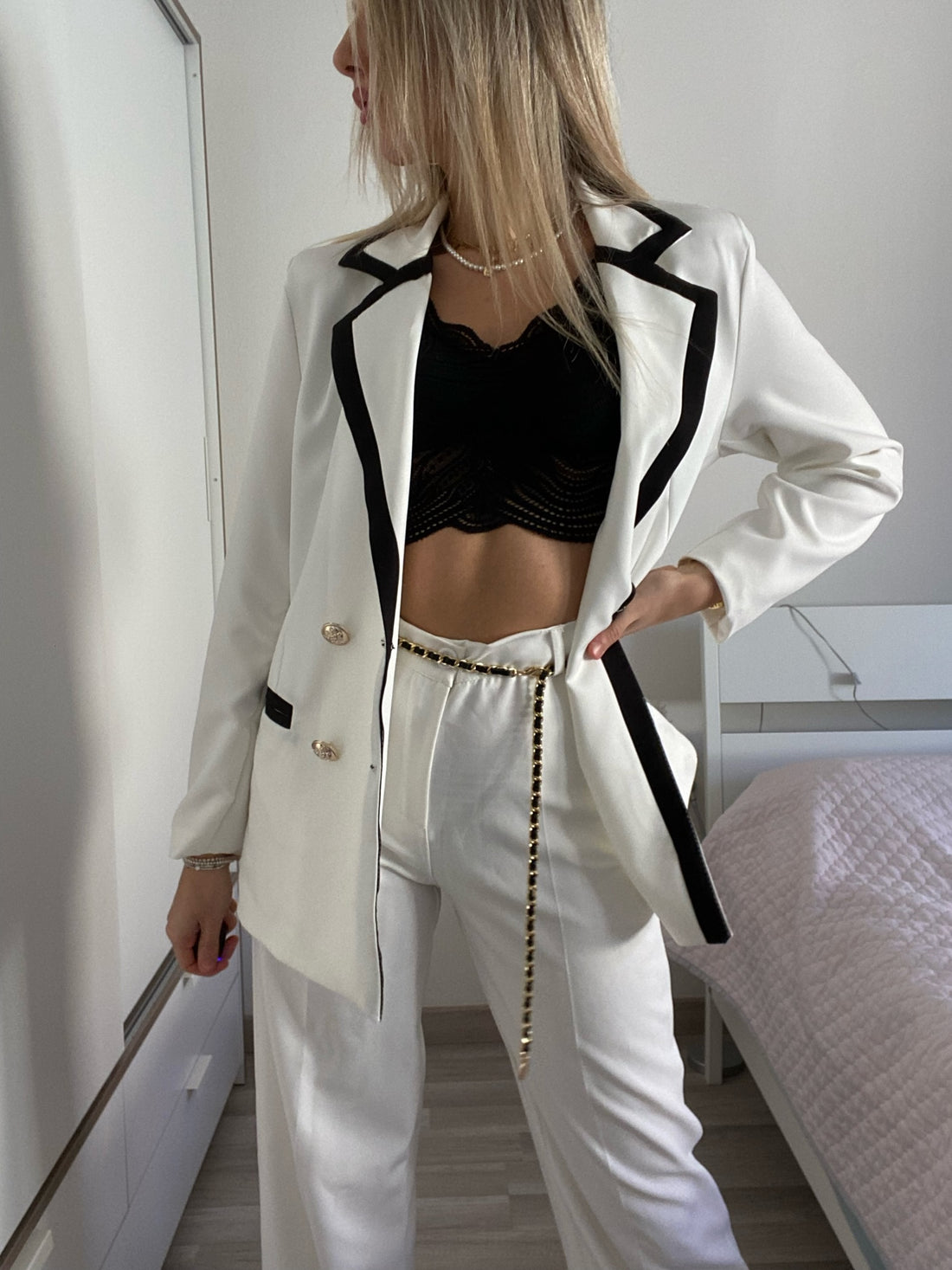 Cintura nera con catena sottile - R.a. Boutique 