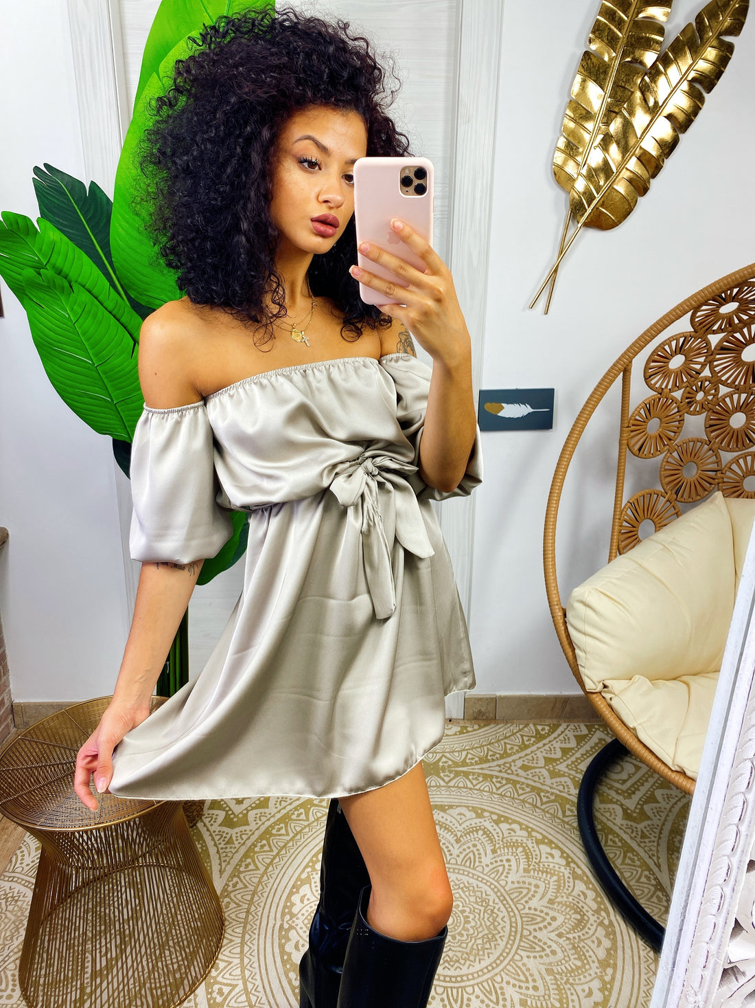 Abito con scollo a barchetta beige - R.a. Boutique 