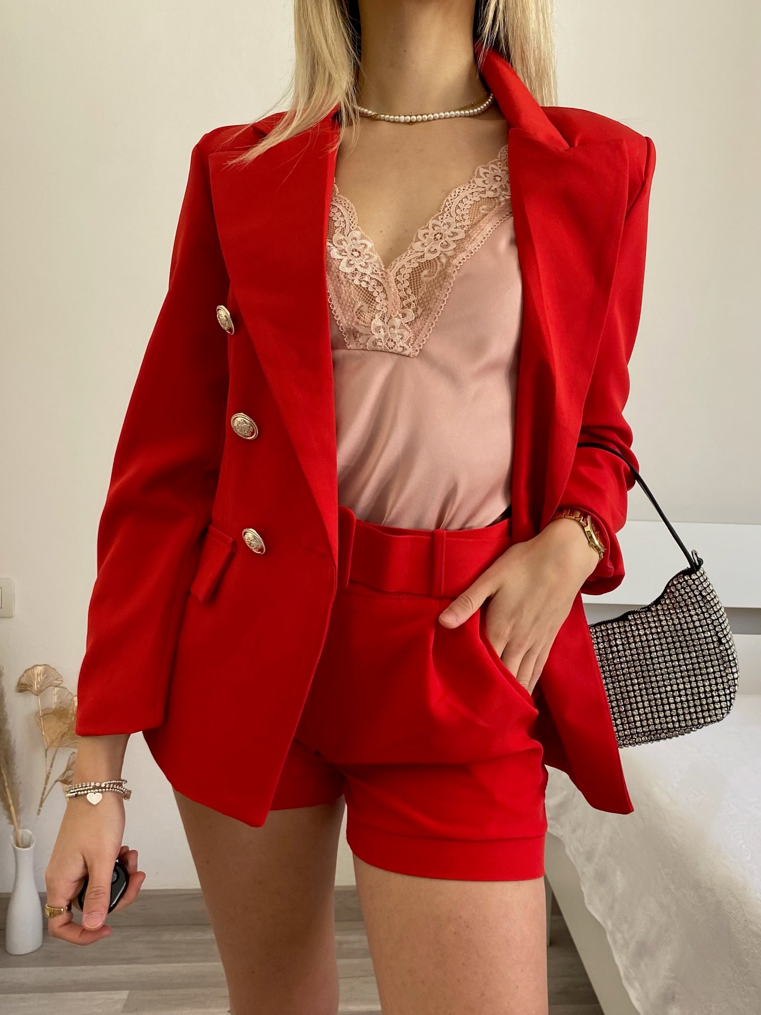 Completo giacca con bottoni e short rosso - R.a. Boutique 