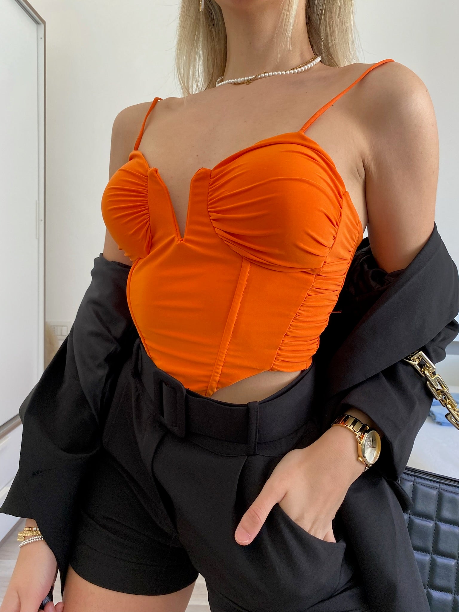 Top arancio con V - R.a. Boutique 