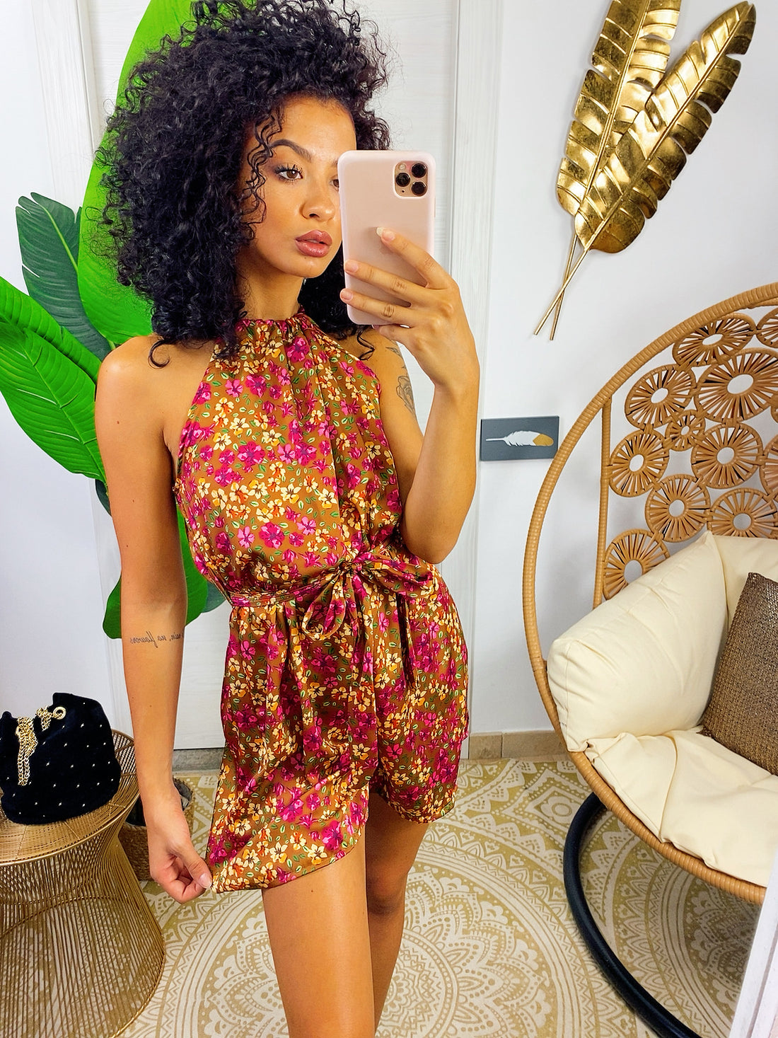 Tutina in raso con fiori base camel - R.a. Boutique 