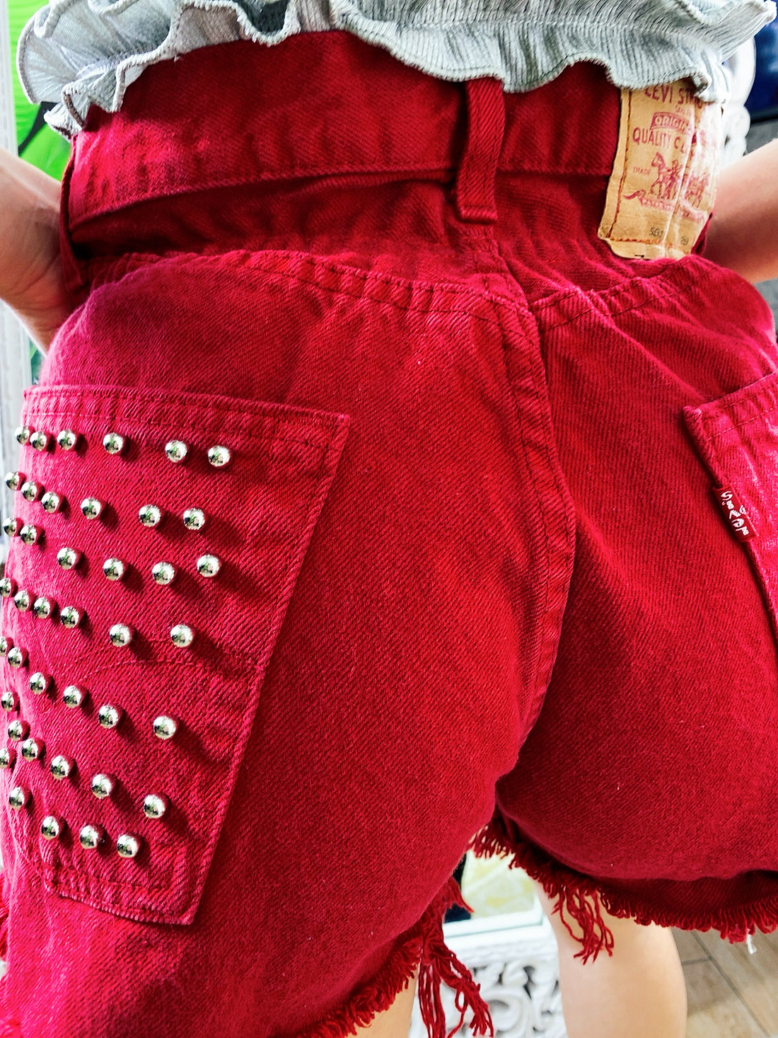 Short Vintage Levi’s rosso con borchie argento - R.a. Boutique 