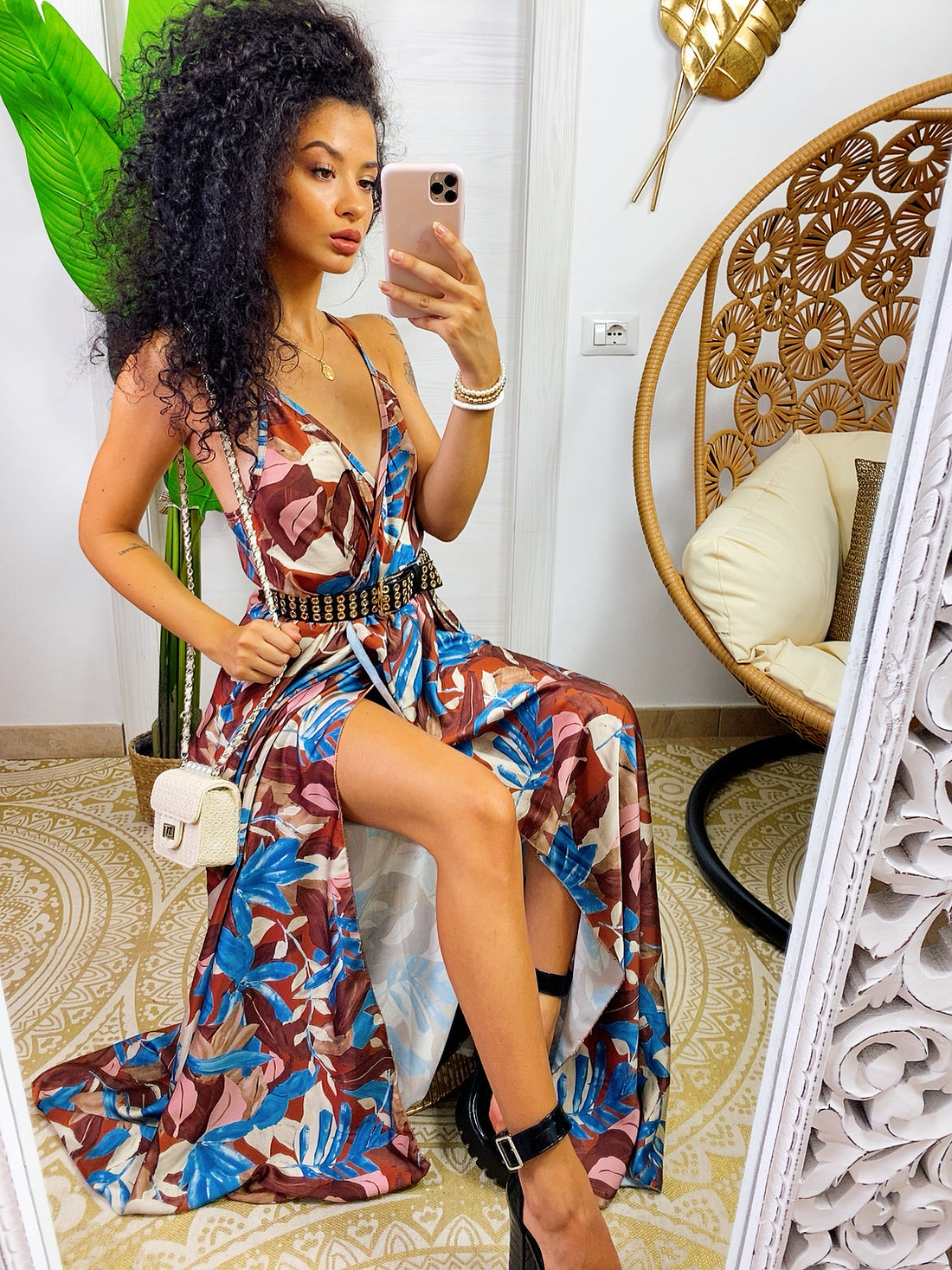 Abito in raso floreale con maxi spacco con foglie - R.a. Boutique 